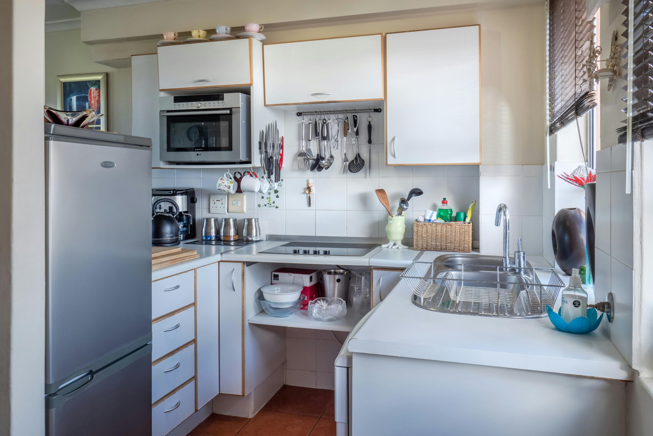 inspirasi-warna-cat-untuk-dapur-sempit