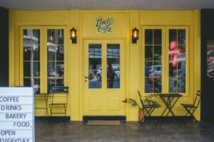 cat warung warna kuning