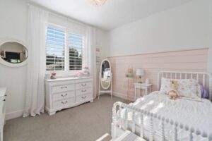 Kombinasi warna cat baby pink dan putih